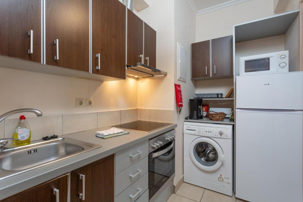 Kuchyň nebo kuchyňský kout v ubytování Foteini Apartment