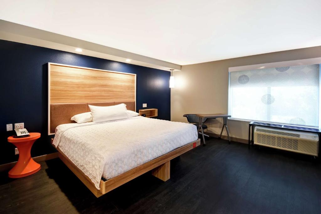 Tru By Hilton Sterling Heights Detroit - Salle Royale Avec Douche Enroulée - Accès à La Mobilité