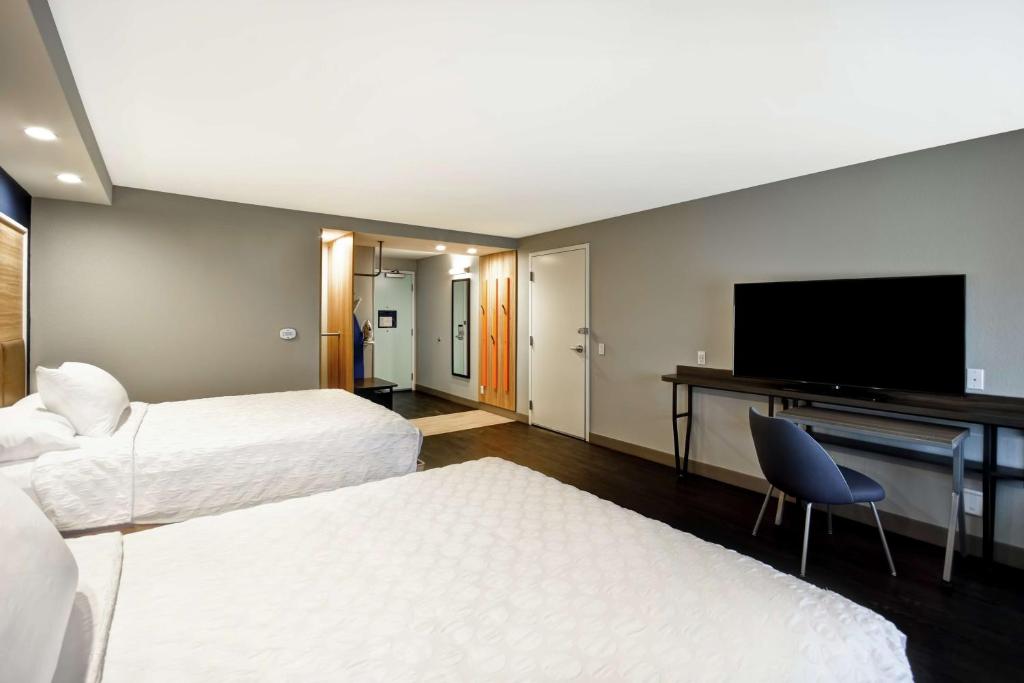 Tru By Hilton Sterling Heights Detroit - Salle Queen Avec Deux Lits Queen Et Douche à Rouleau - Accès à La Mobilité / Non-fumeur