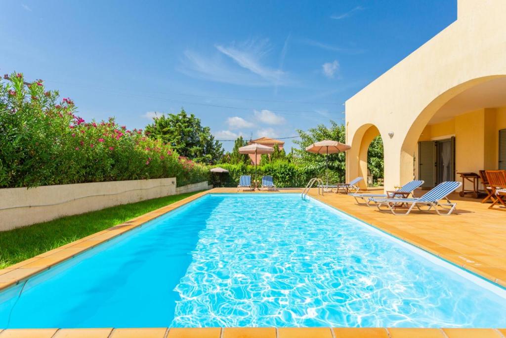 Basen w obiekcie Villa Katerina lub w pobliżu