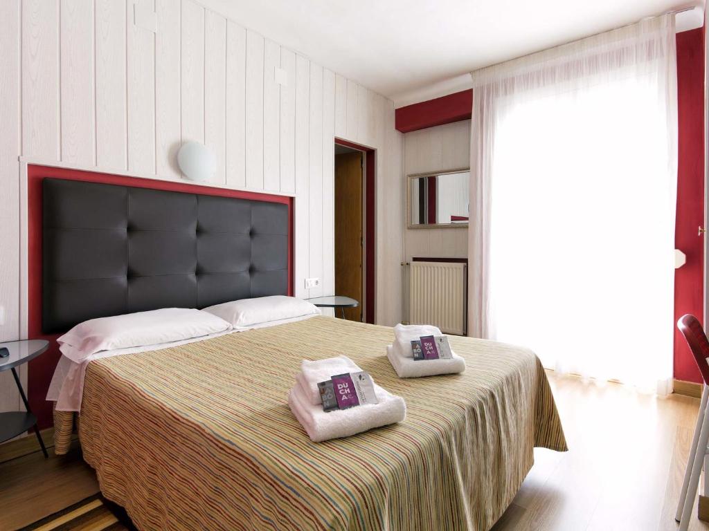 Postel nebo postele na pokoji v ubytování Hostal Fabrellas