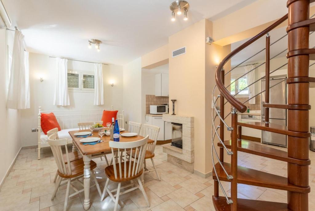 A kitchen or kitchenette at Villa Semeli
