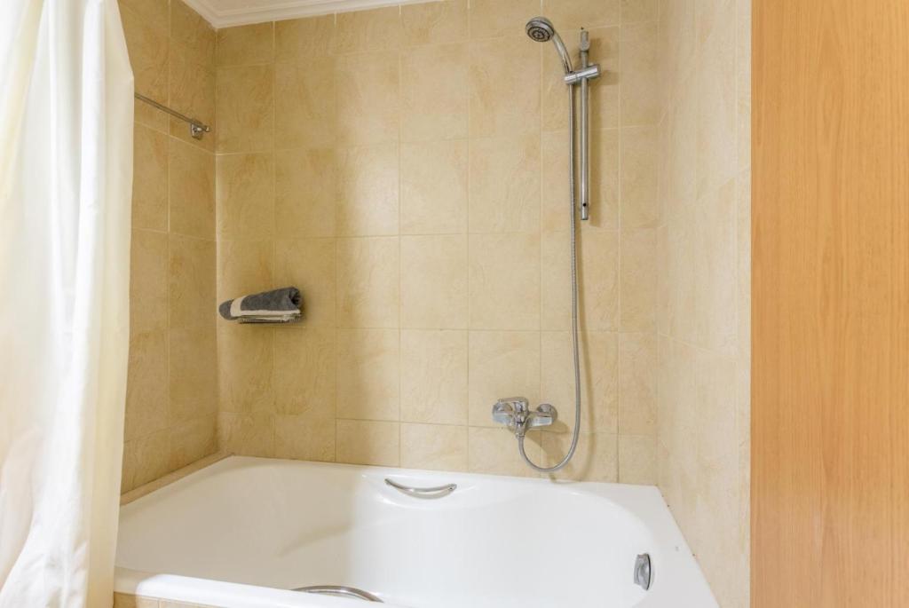 A bathroom at Villa Semeli