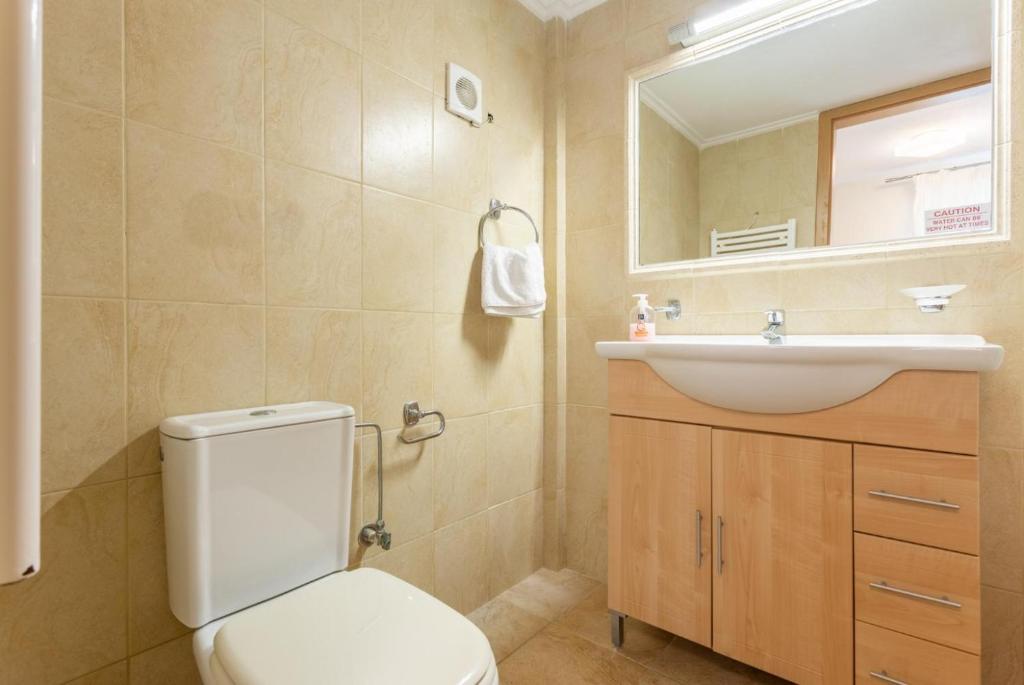 A bathroom at Villa Semeli
