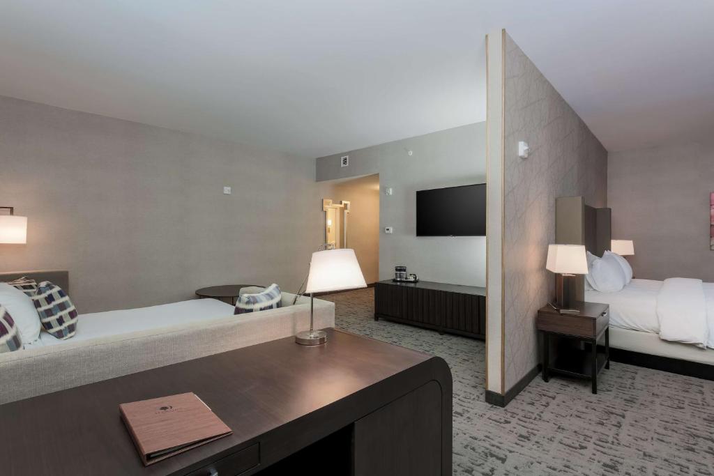 DoubleTree by Hilton Evansville - Suíte King Premium Com Sofá-Cama
