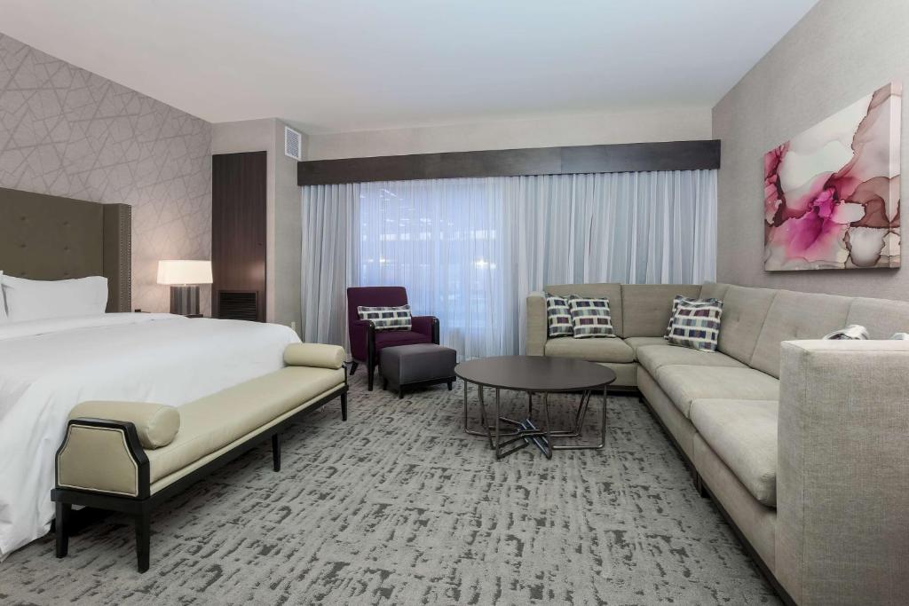 DoubleTree by Hilton Evansville - Suíte Júnior King Com Sofá-Cama