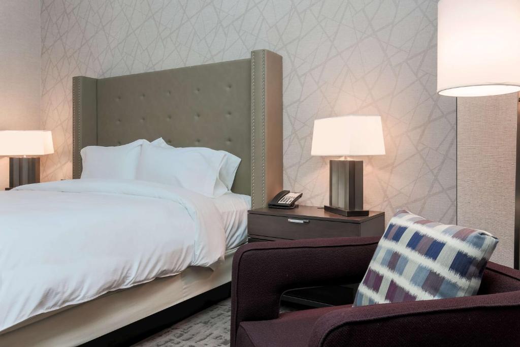 DoubleTree by Hilton Evansville - Quarto King