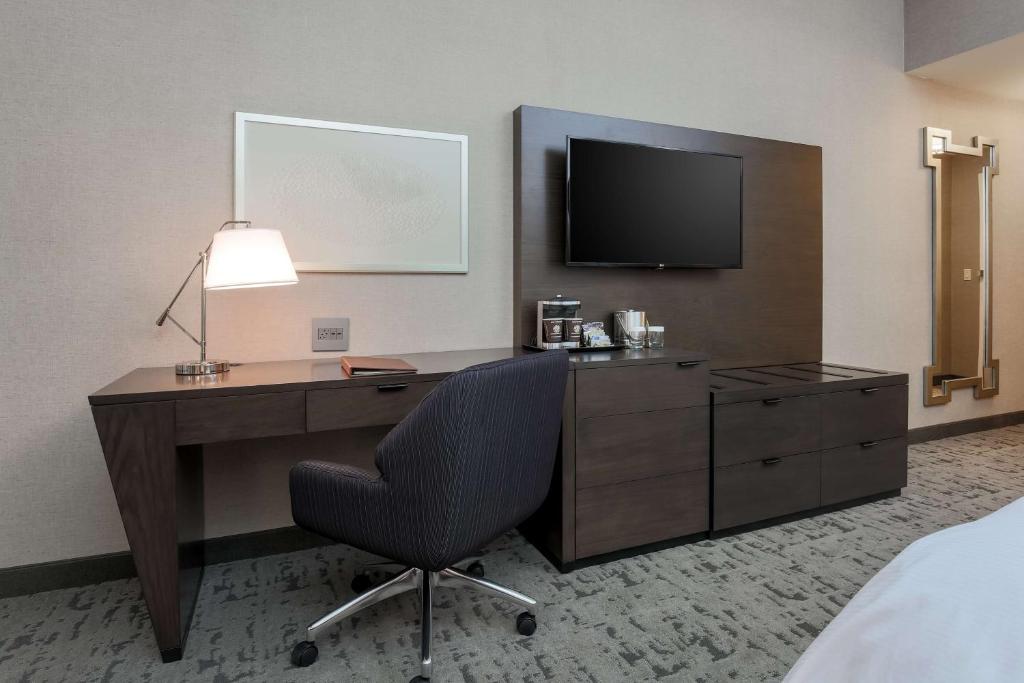 DoubleTree by Hilton Evansville - Quarto King - Acesso Auditivo