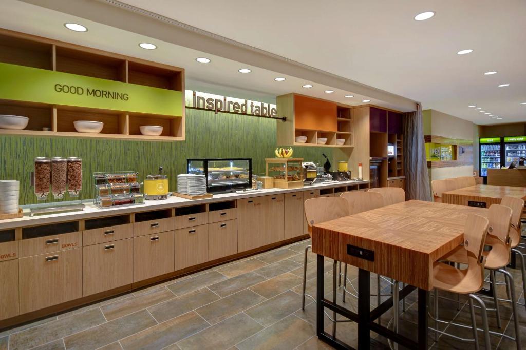 Kuchyň nebo kuchyňský kout v ubytování Home2 Suites East Hanover, NJ