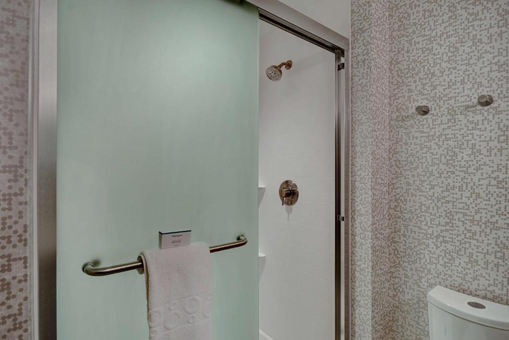 Koupelna v ubytování Home2 Suites East Hanover, NJ