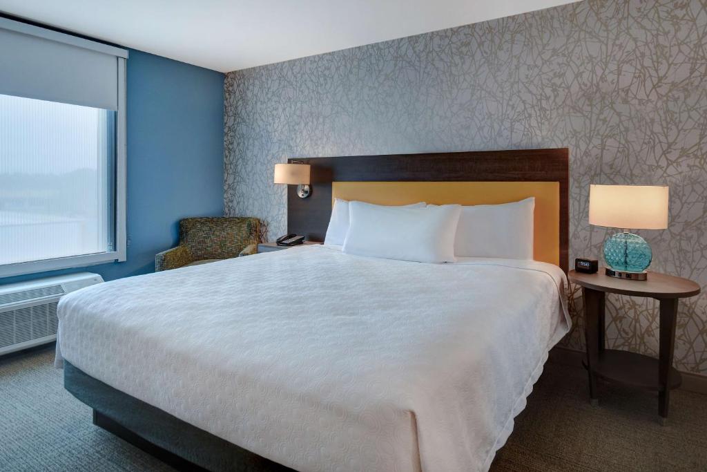 Postel nebo postele na pokoji v ubytování Home2 Suites East Hanover, NJ