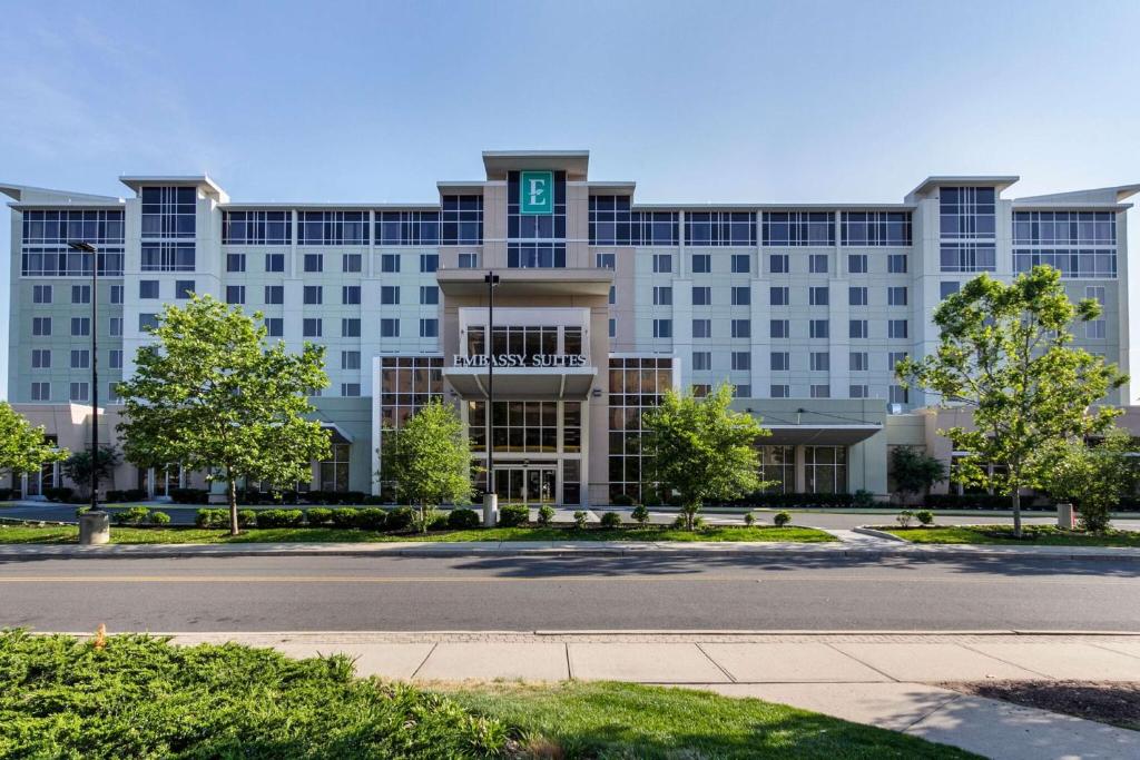 an office building with a road in front of it at Embassy Suites by Hilton Newark Airport in Elizabeth