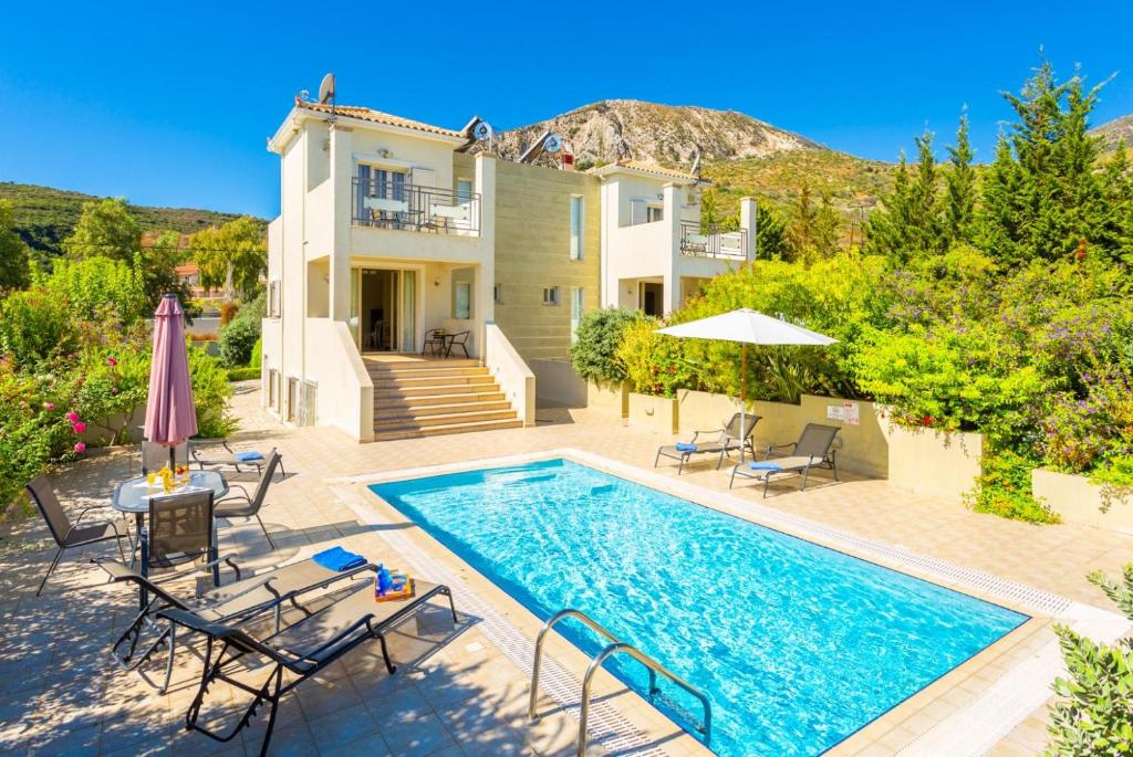 The swimming pool at or close to Villa Fedra