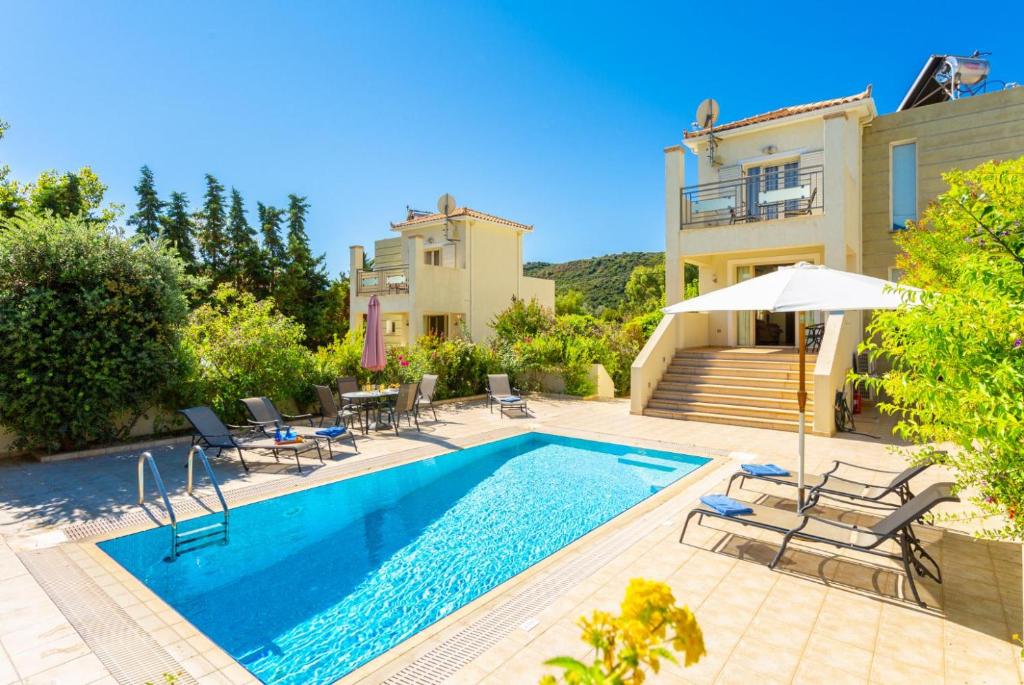 The swimming pool at or close to Villa Fedra