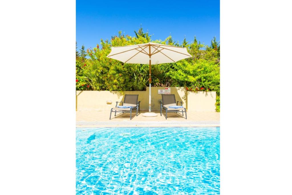 The swimming pool at or close to Villa Fedra