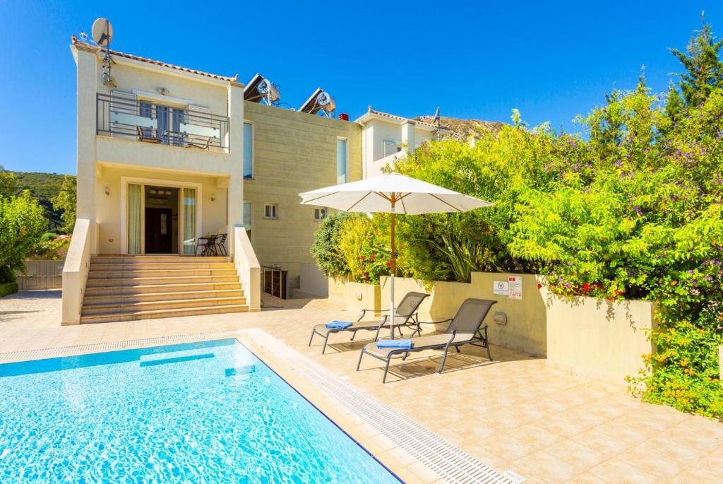 The swimming pool at or close to Villa Fedra