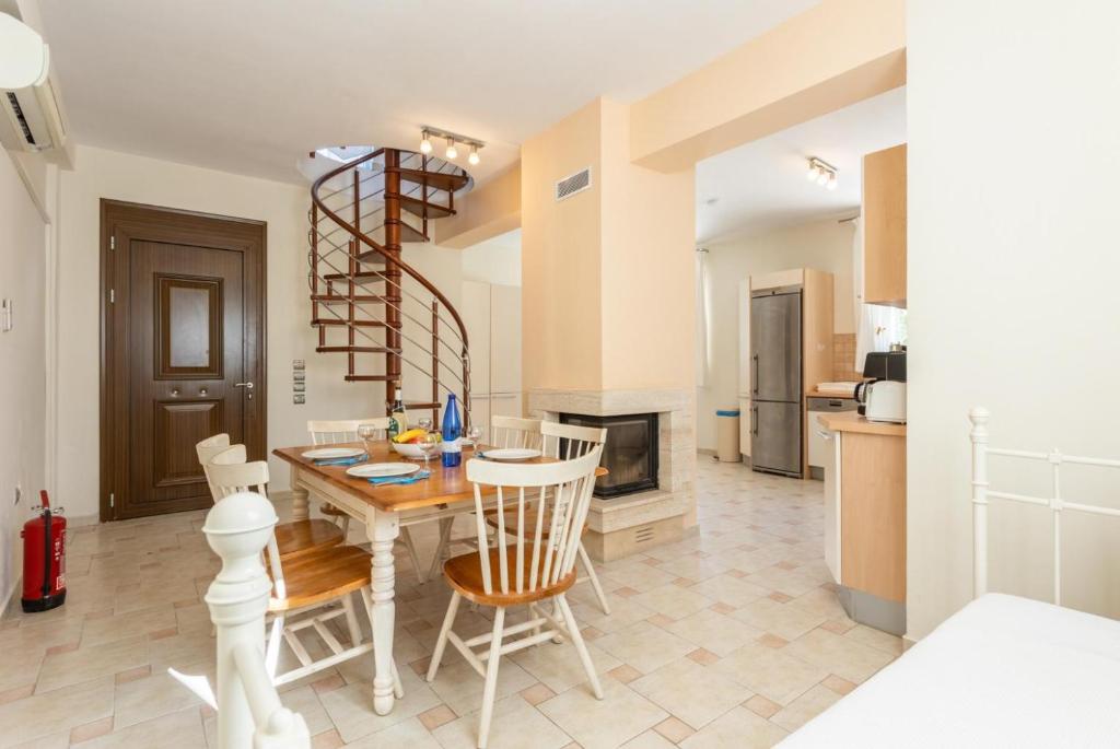 A kitchen or kitchenette at Villa Fedra