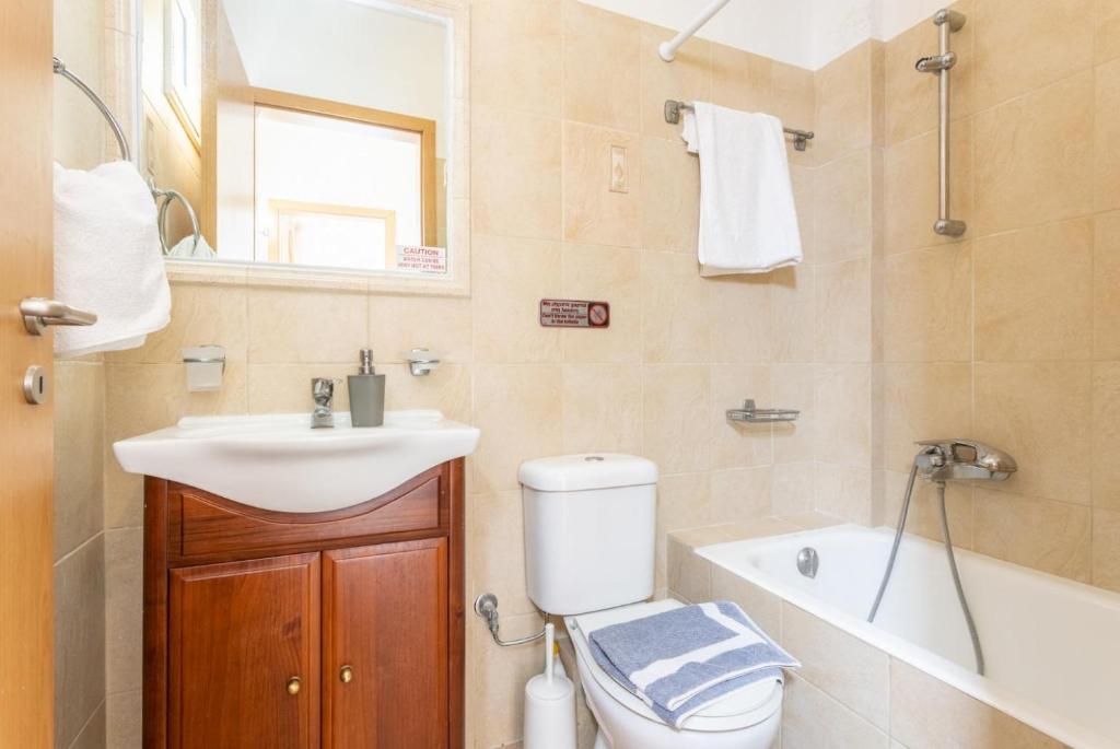 A bathroom at Villa Fedra