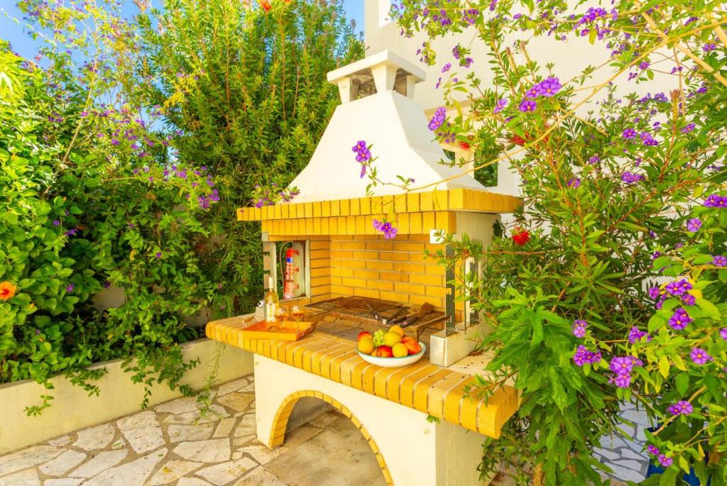 A garden outside Villa Fedra