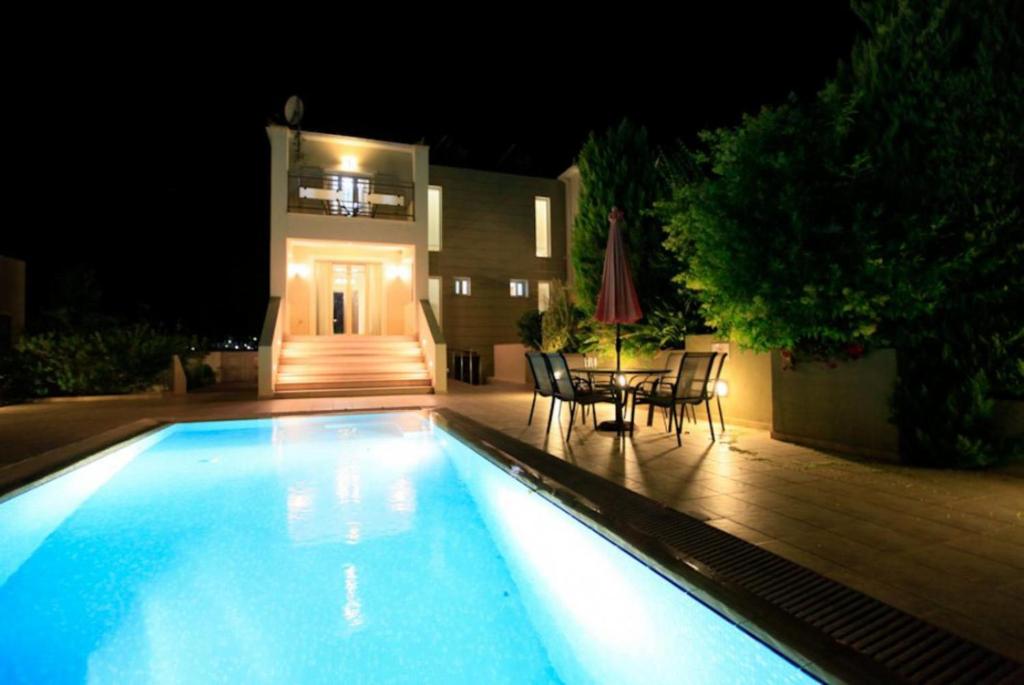 The swimming pool at or close to Villa Fedra