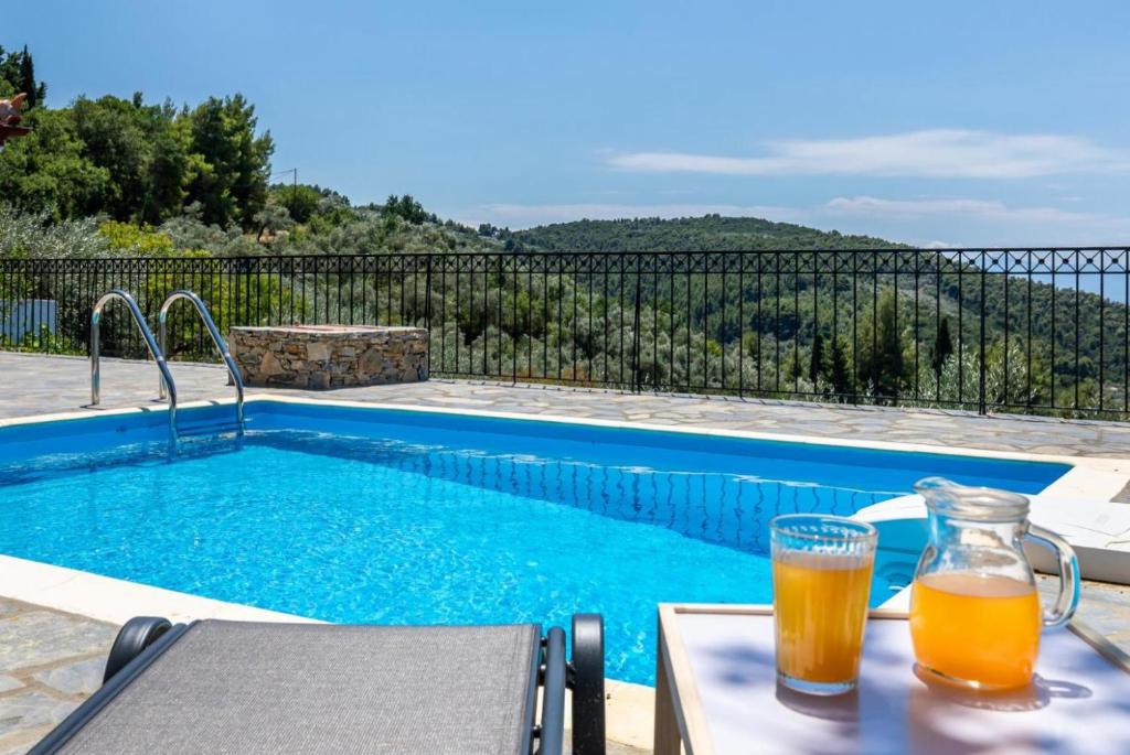 The swimming pool at or close to Oak Tree Cottage