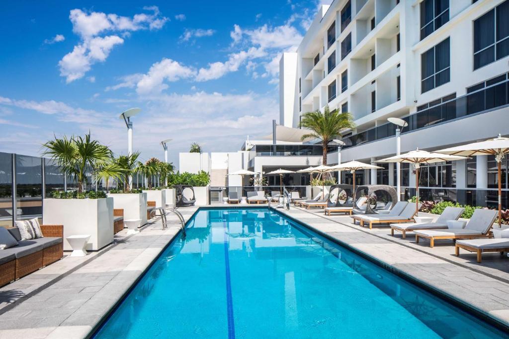 an image of a swimming pool at a hotel at Hilton Miami Aventura in Aventura