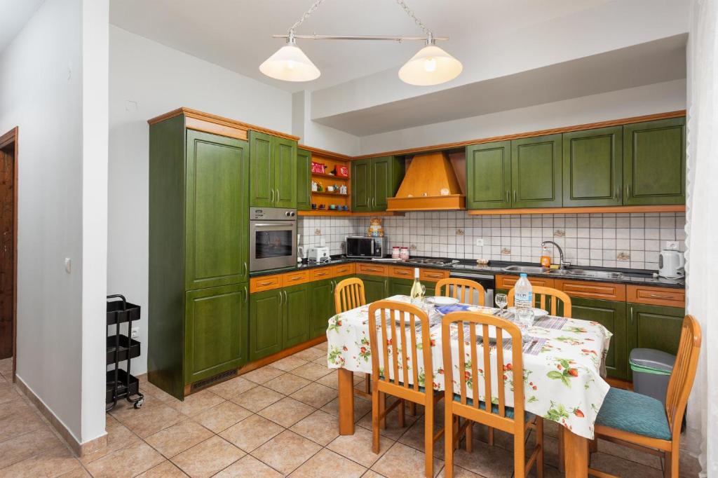 A kitchen or kitchenette at Michalis