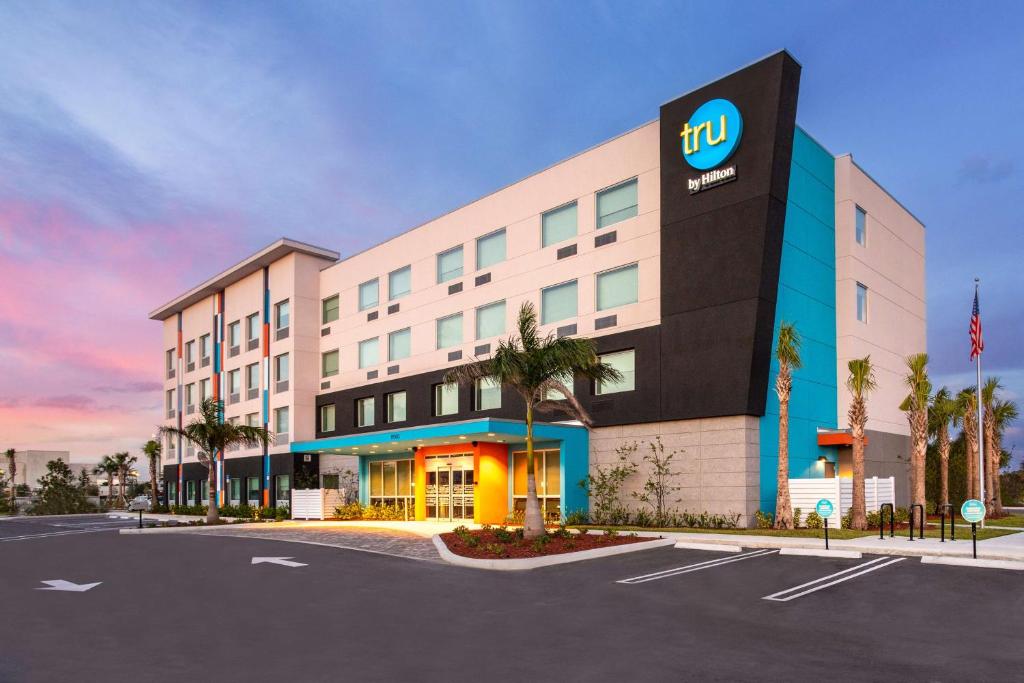 a rendering of a tru by hilton hotel at Tru By Hilton Port St Lucie Tradition in Port Saint Lucie