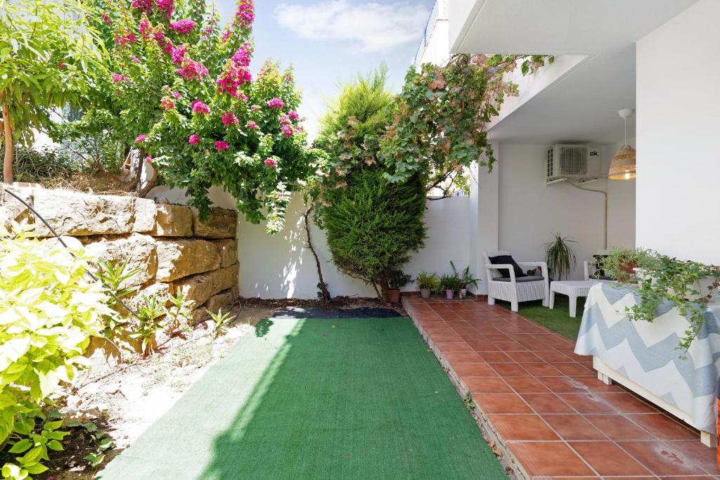 Fotografie z fotogalerie ubytování Townhouse with 3 bedrooms and sea views from the roof terrace v destinaci Torremolinos