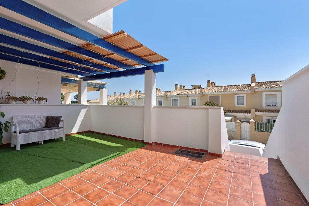 Fotografie z fotogalerie ubytování Townhouse with 3 bedrooms and sea views from the roof terrace v destinaci Torremolinos