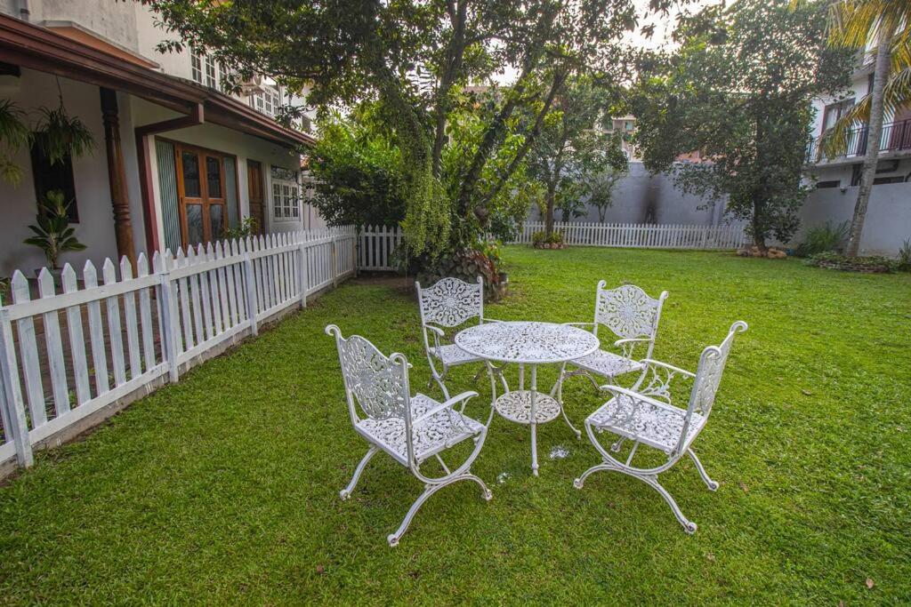 Zahrada ubytování Spacious 4BR 4BA Family Villa wt Balcony & Lavish Garden