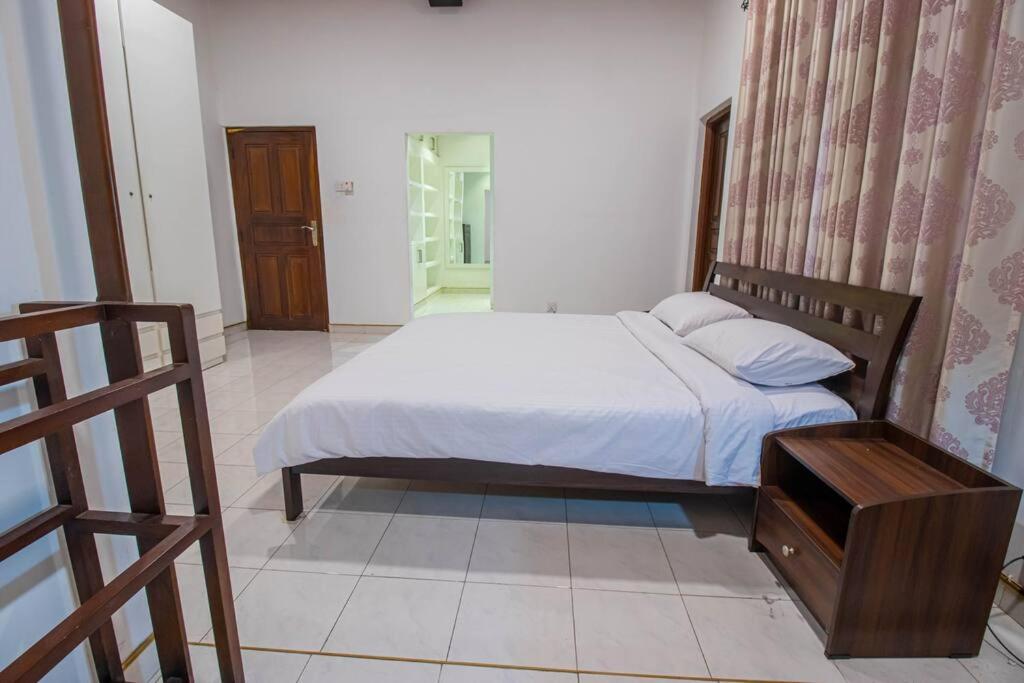 Postel nebo postele na pokoji v ubytování Spacious 4BR 4BA Family Villa wt Balcony & Lavish Garden