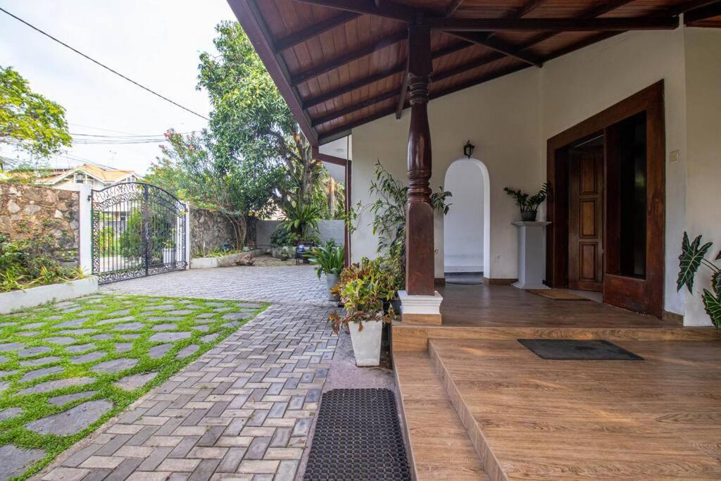 Zahrada ubytování Spacious 4BR 4BA Family Villa wt Balcony & Lavish Garden