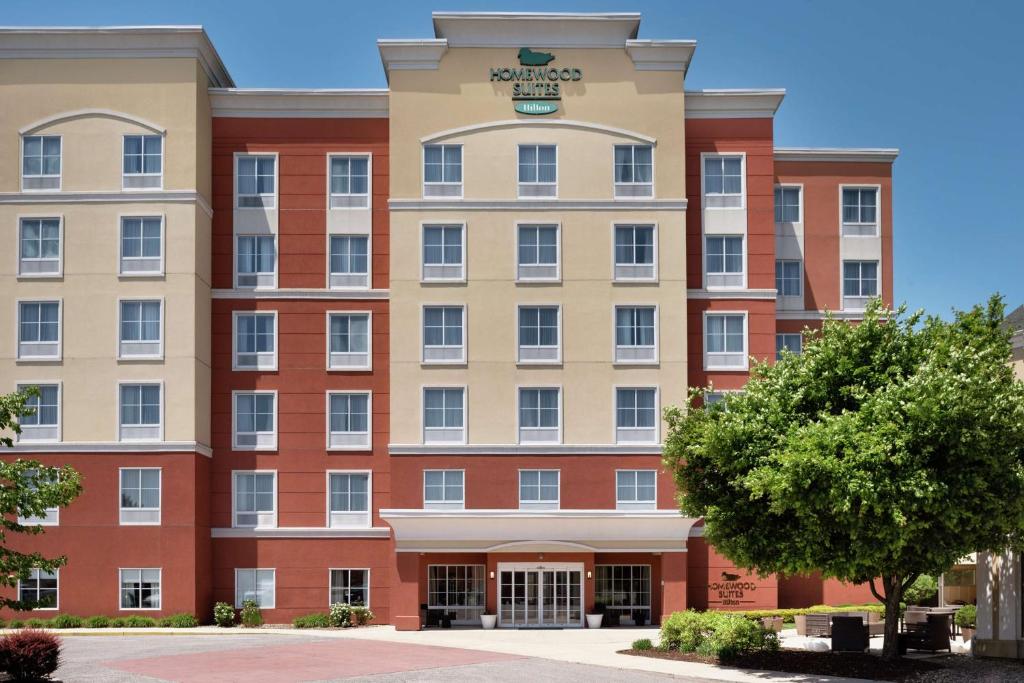 una rappresentazione della parte anteriore di un hotel di Homewood Suites Fort Wayne a Fort Wayne