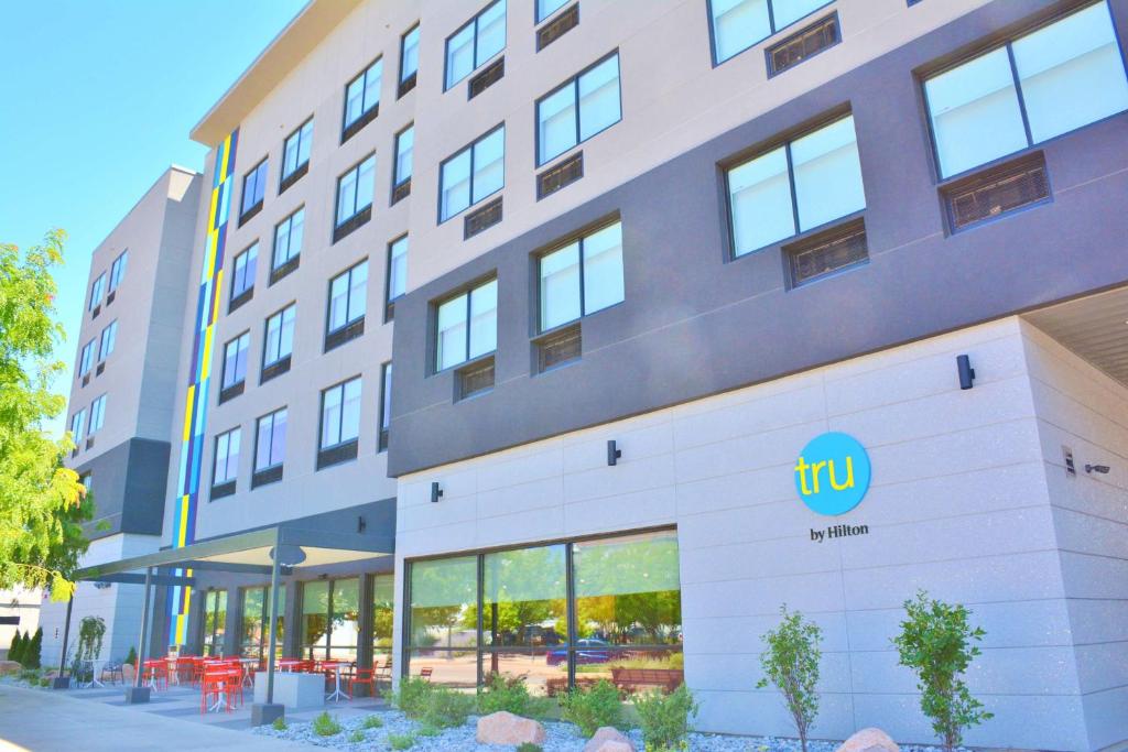 a building with a ups sign on the side of it at Tru By Hilton Grand Junction Downtown in Grand Junction