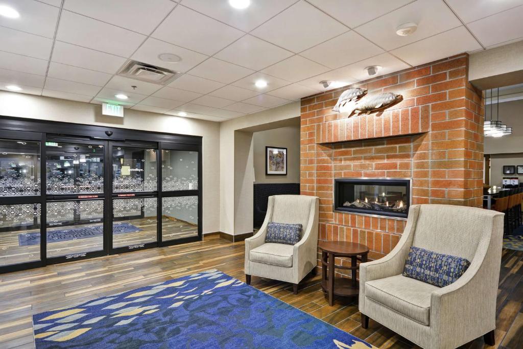 Posezení v ubytování Hampton Inn & Suites Grants Pass