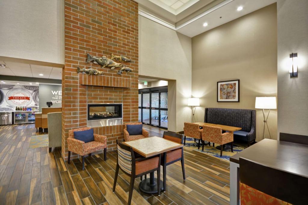 Posezení v ubytování Hampton Inn & Suites Grants Pass