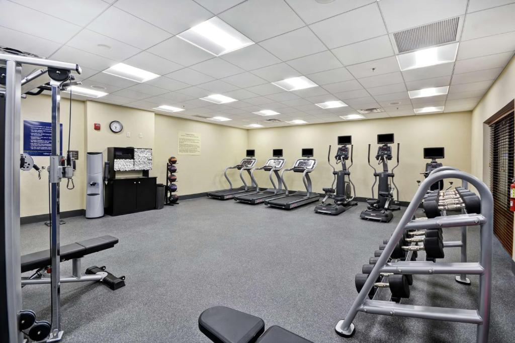 Fitness centrum a/nebo fitness zařízení v ubytování Hampton Inn & Suites Grants Pass