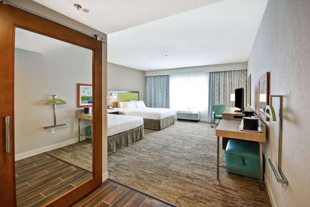 Postel nebo postele na pokoji v ubytování Hampton Inn & Suites Grants Pass