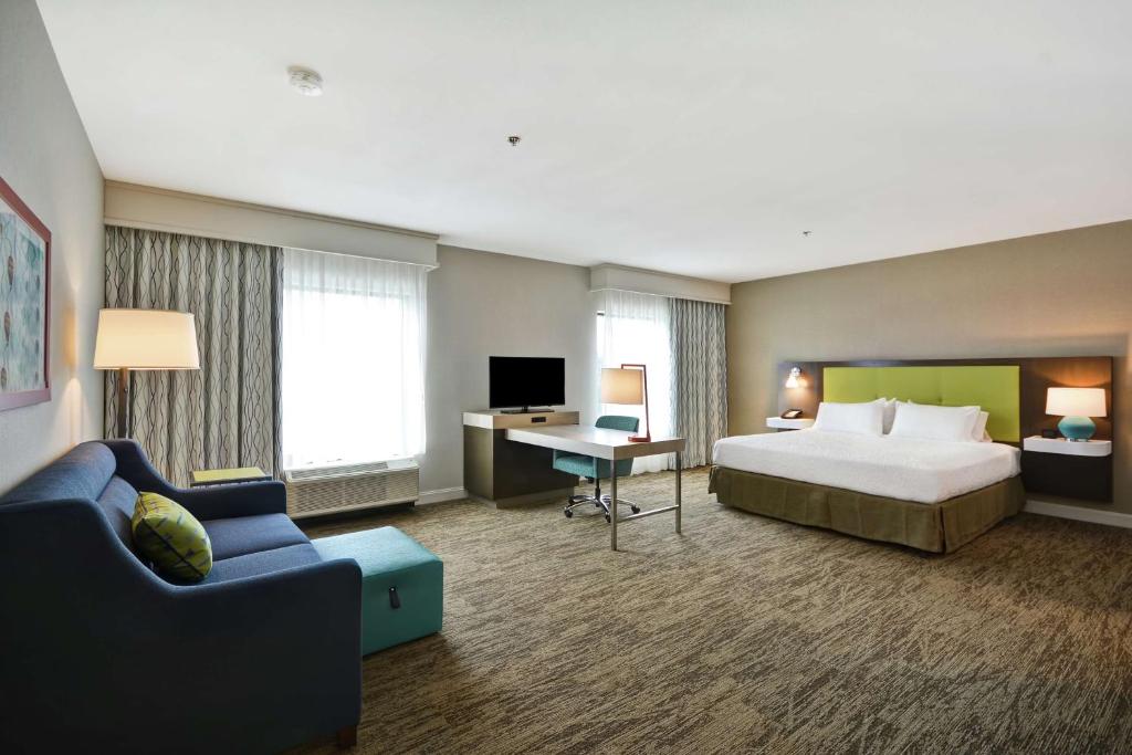 Postel nebo postele na pokoji v ubytování Hampton Inn & Suites Grants Pass