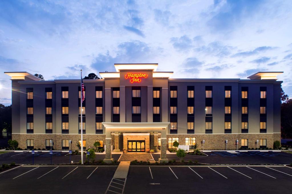 a hotel with a sign that reads the cherokee inn at Hampton Inn Gulf Shores in Gulf Shores