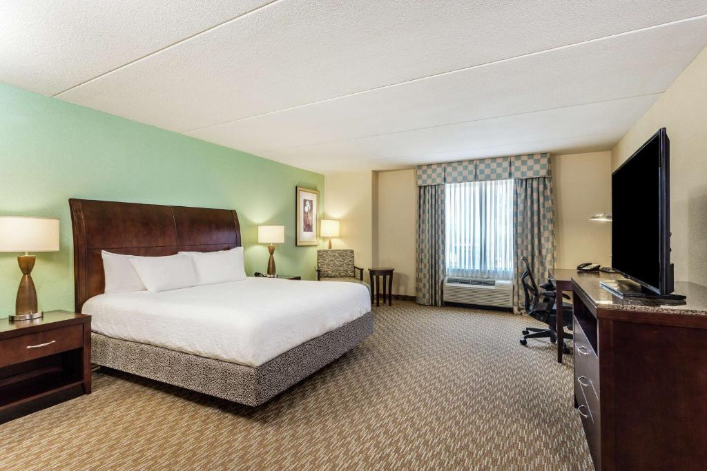 Hilton Garden Inn Gainesville - King Room With Tub - Mobility And Hearing Access