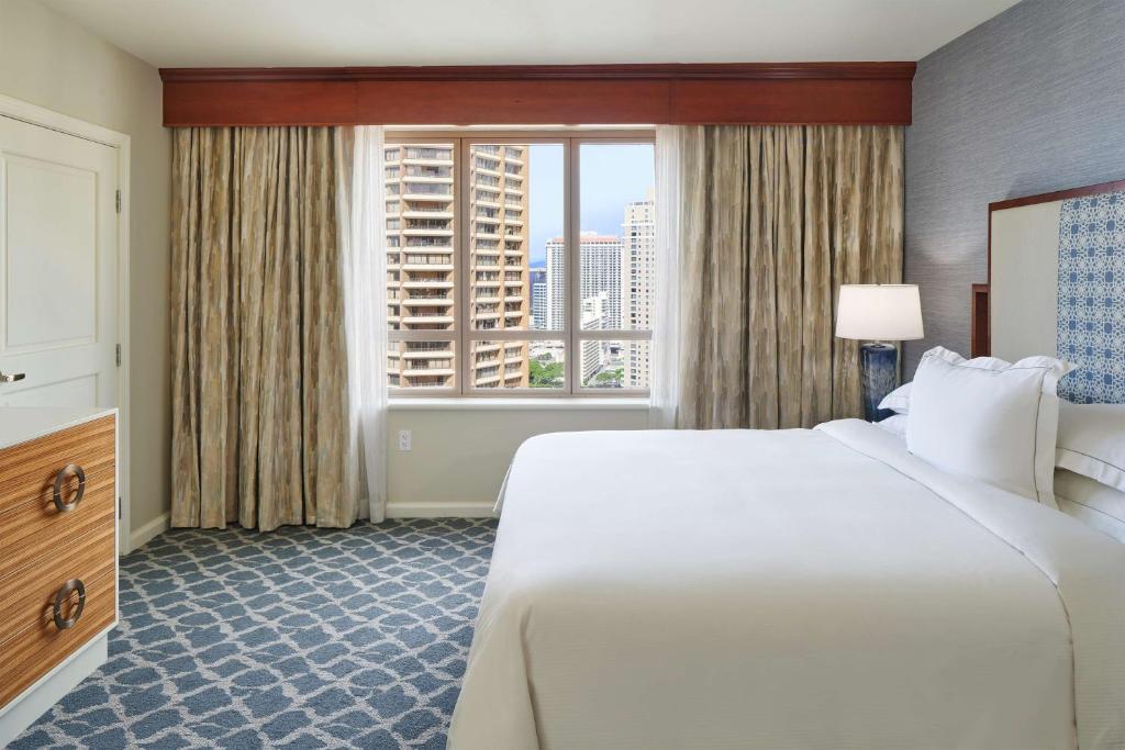 Hilton Grand Vacations Club Grand Waikikian Honolulu - Suite King De Un Dormitorio Con Vista Parcial Al Mar