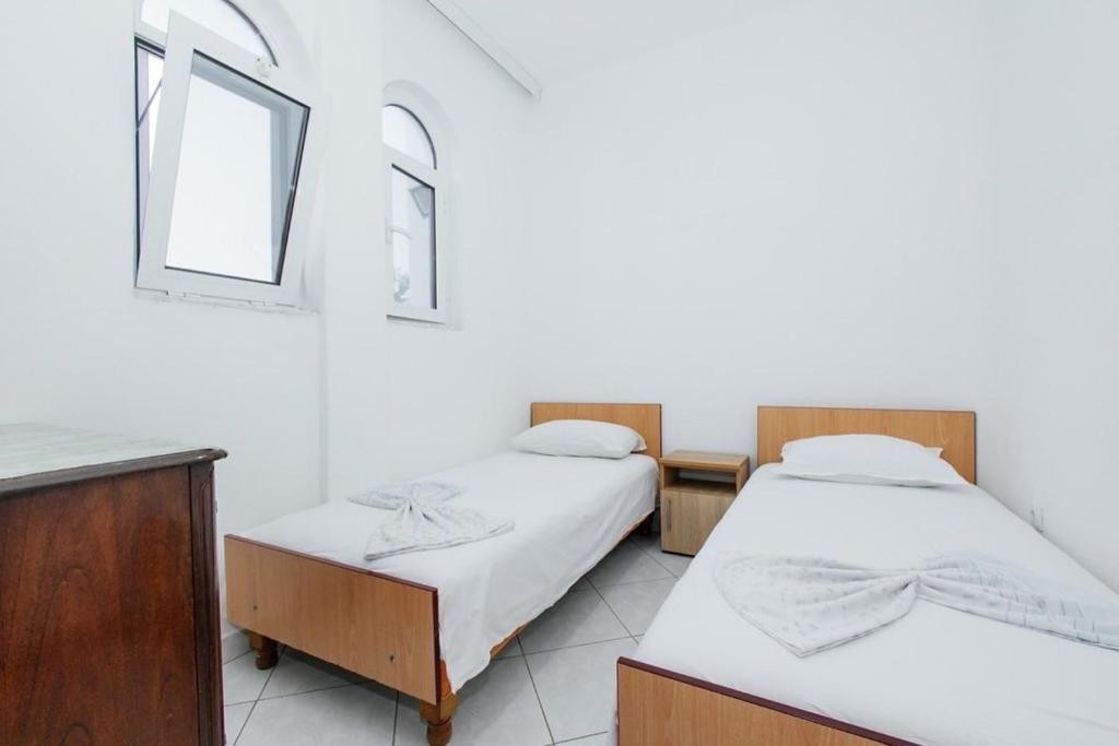 Postel nebo postele na pokoji v ubytování Flori Apartments