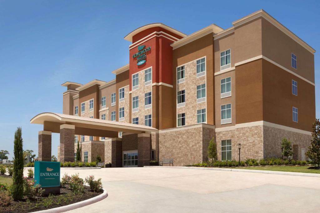 une image de l'avant d'un hôtel dans l'établissement Homewood Suites by Hilton North Houston/Spring, à Spring