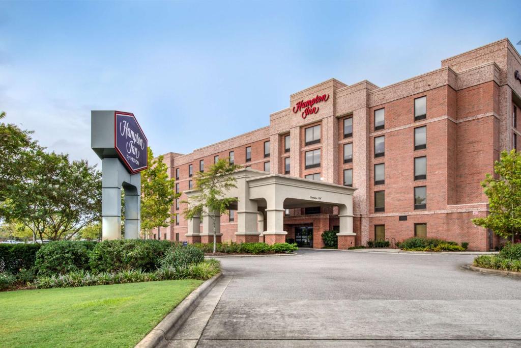 eine Darstellung der Vorderseite eines Hotels in der Unterkunft Hampton Inn Wilmington University Area in Wilmington