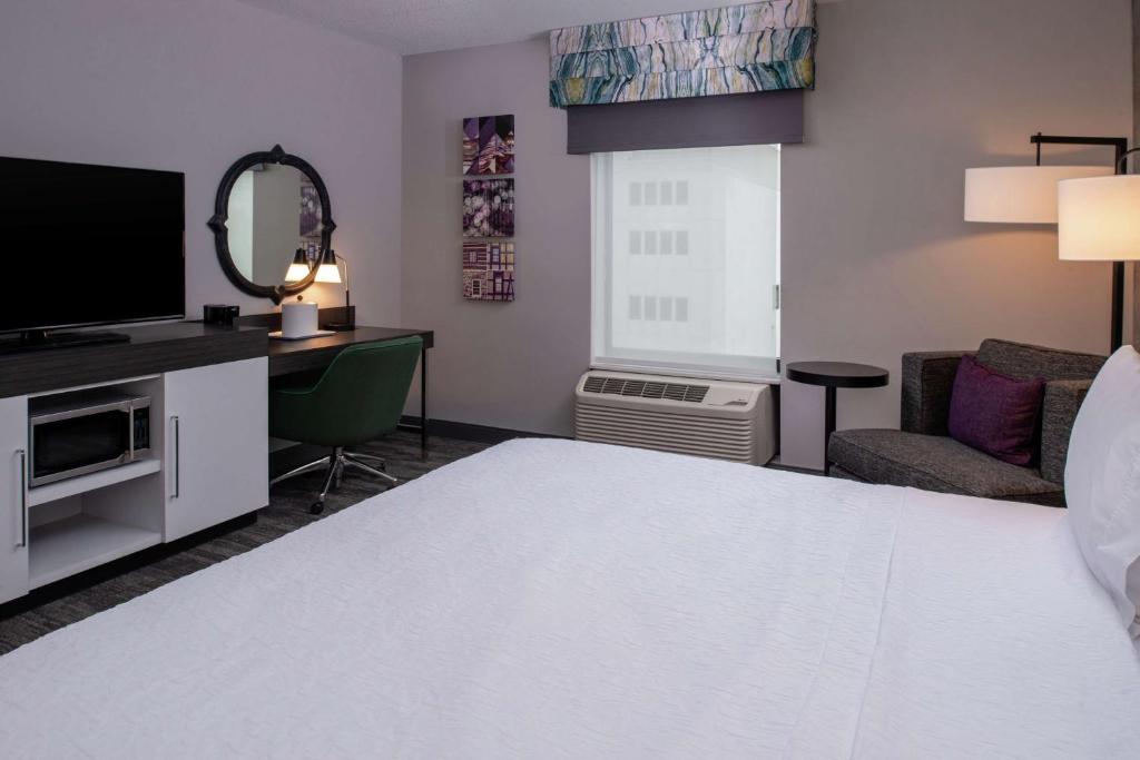 Hampton Inn & Suites Winston-Salem Downtown photo