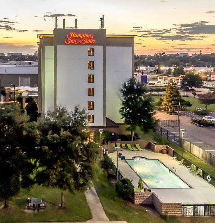 Hampton Inn & Suites Jackson Coliseum photo