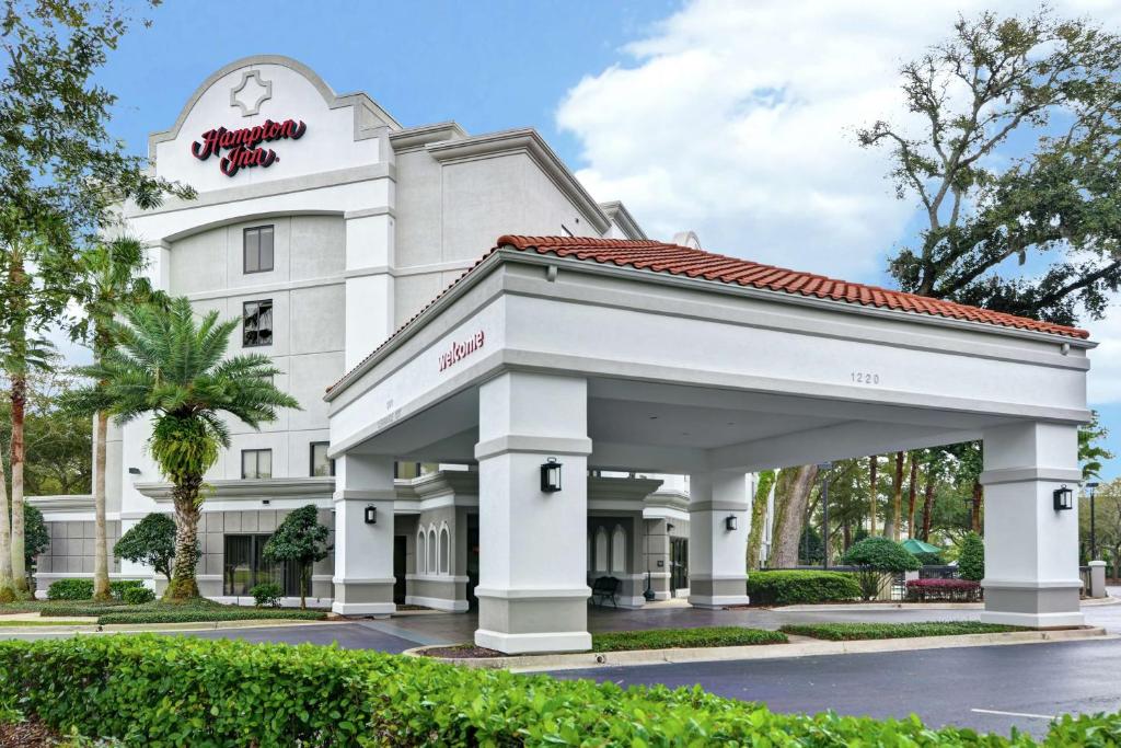 a rendering of the front of the mgm hotel at Hampton Inn Jacksonville Ponte Vedra in Jacksonville Beach