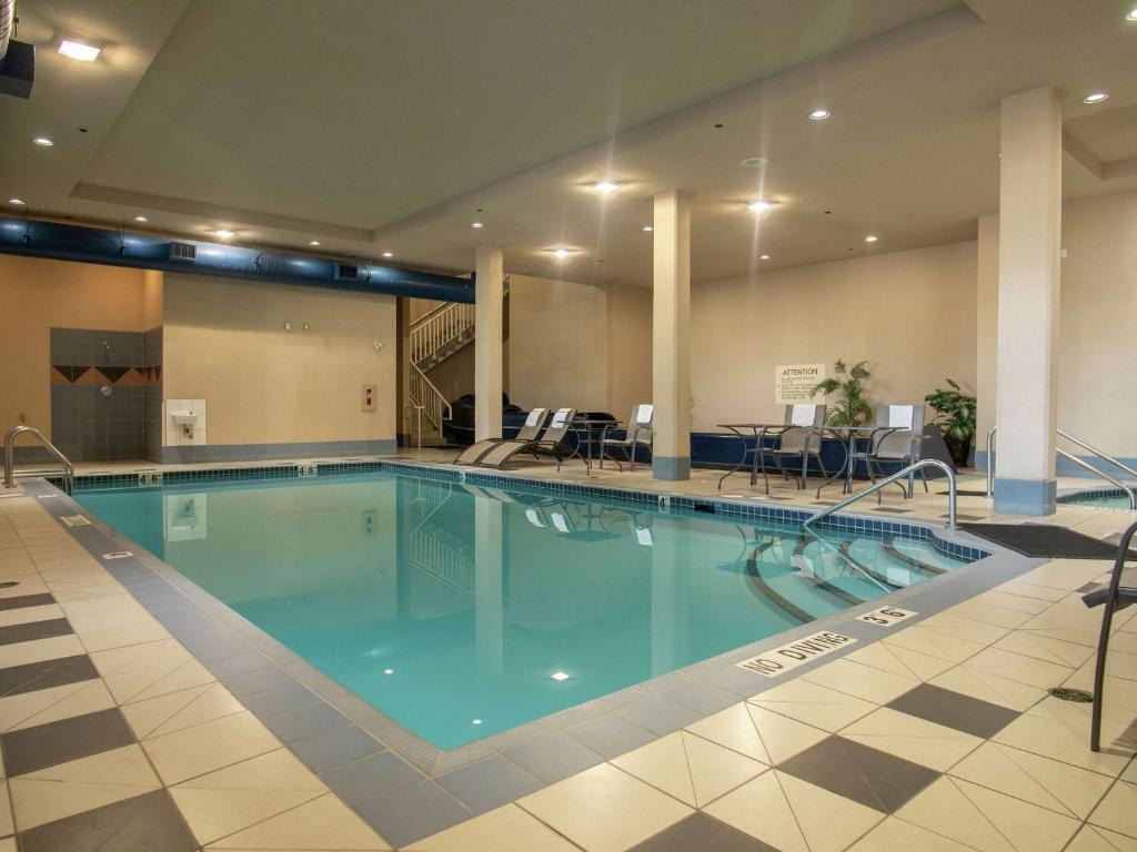Bazén v ubytování Hampton Inn by Hilton Kamloops nebo v jeho okolí